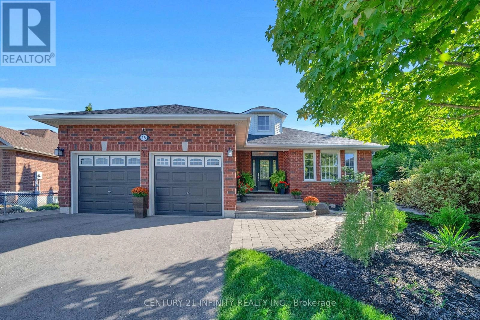 16 Lori Boulevard, Kawartha Lakes, Ontario  K9V 6B6 - Photo 2 - X12411340
