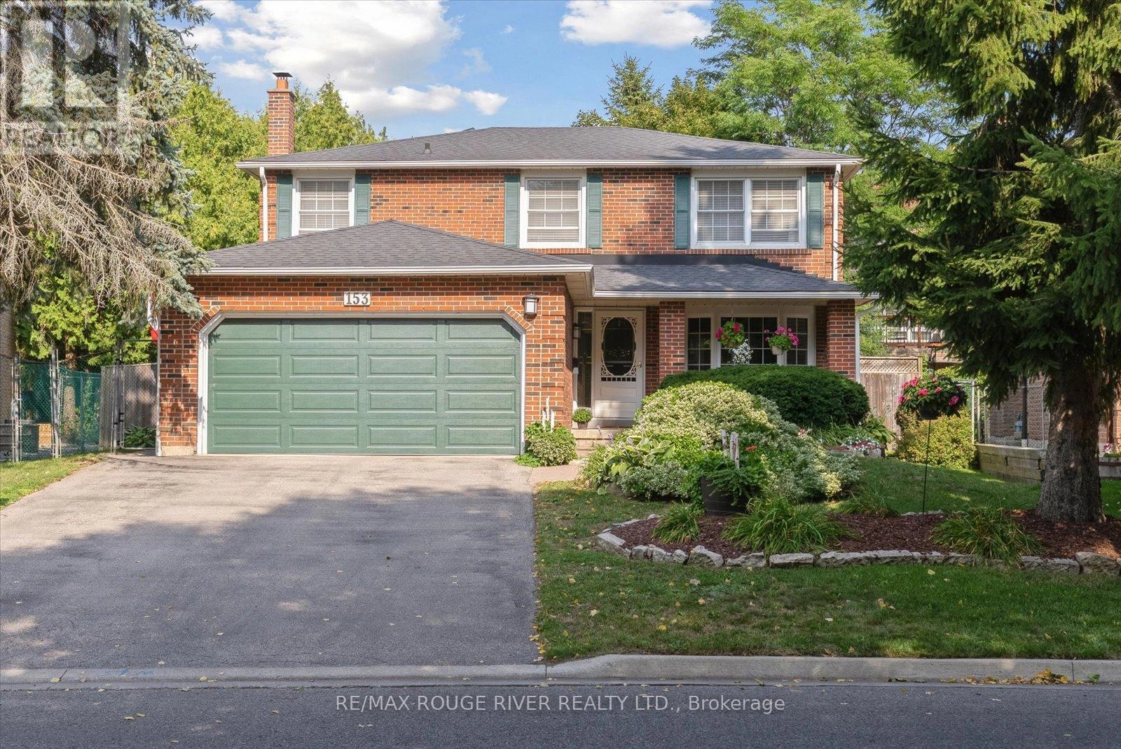 153 Walton Drive, Aurora, Ontario  L4G 3R9 - Photo 2 - N12412052