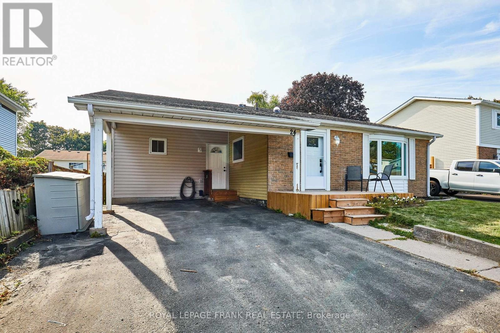 24 Roser Crescent, Clarington, Ontario  L1C 3N6 - Photo 2 - E12412099