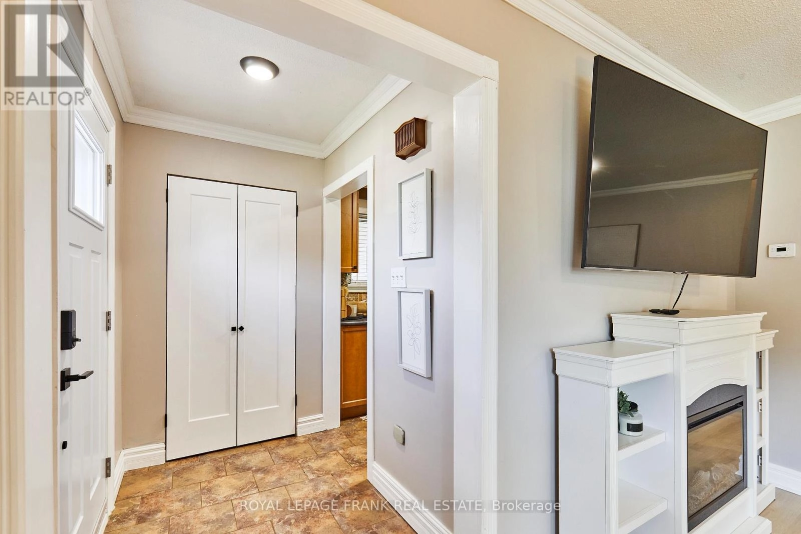24 Roser Crescent, Clarington, Ontario  L1C 3N6 - Photo 3 - E12412099