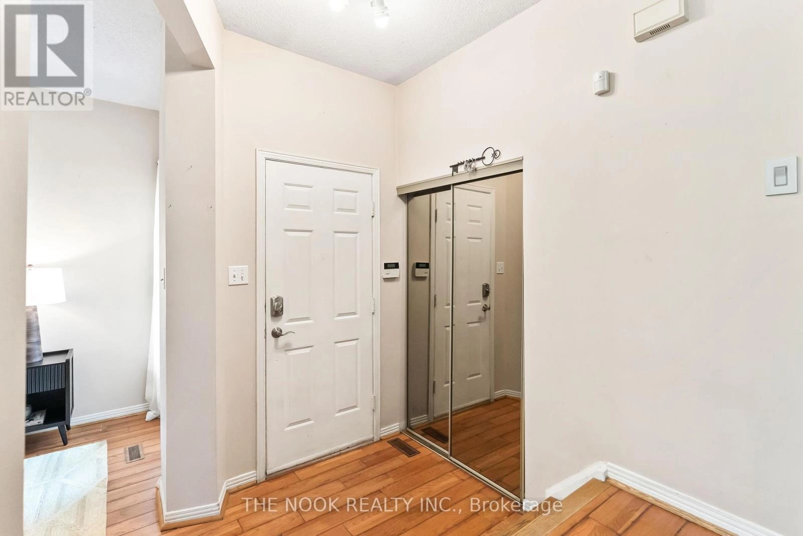 1041 Meadowridge Crescent, Pickering, Ontario  L1V 4Z6 - Photo 2 - E12412121
