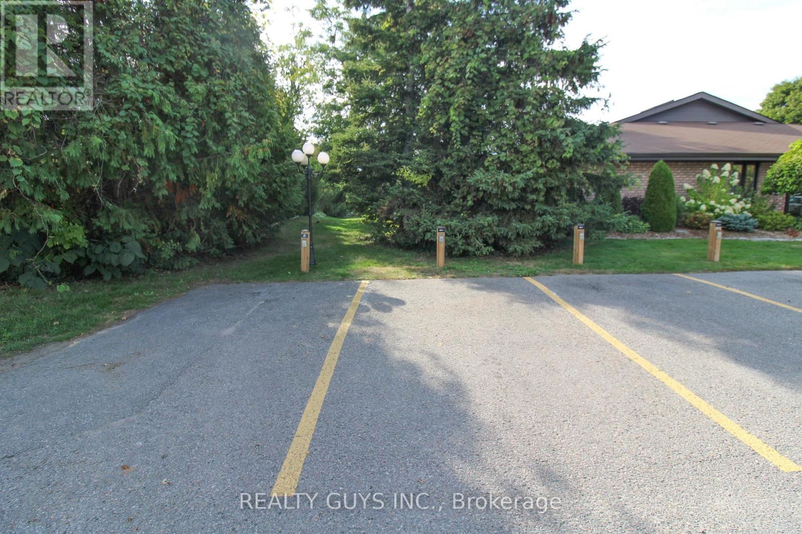 4 - 693 Whitaker Street, Peterborough, Ontario  K9H 7K3 - Photo 3 - X12412187