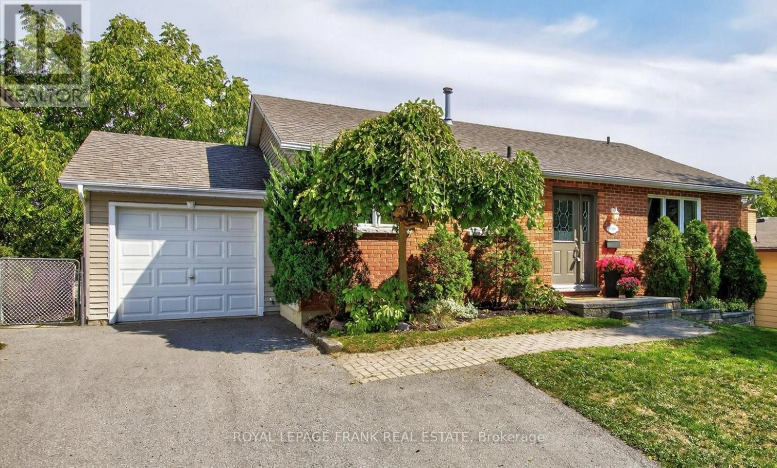 948 Golfview Road, Peterborough, Ontario  K9J 7W4 - Photo 1 - X12412318