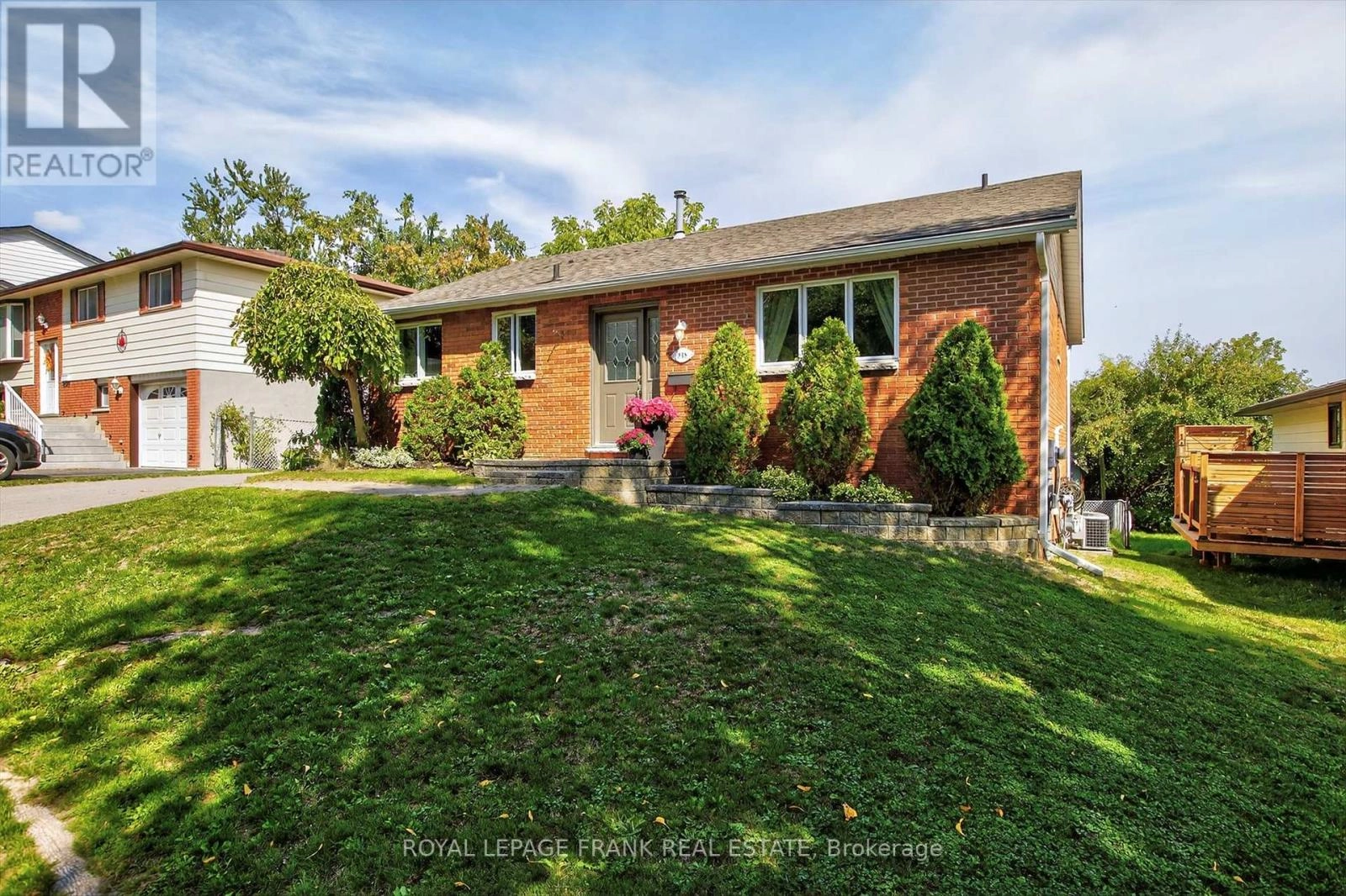 948 Golfview Road, Peterborough, Ontario  K9J 7W4 - Photo 2 - X12412318