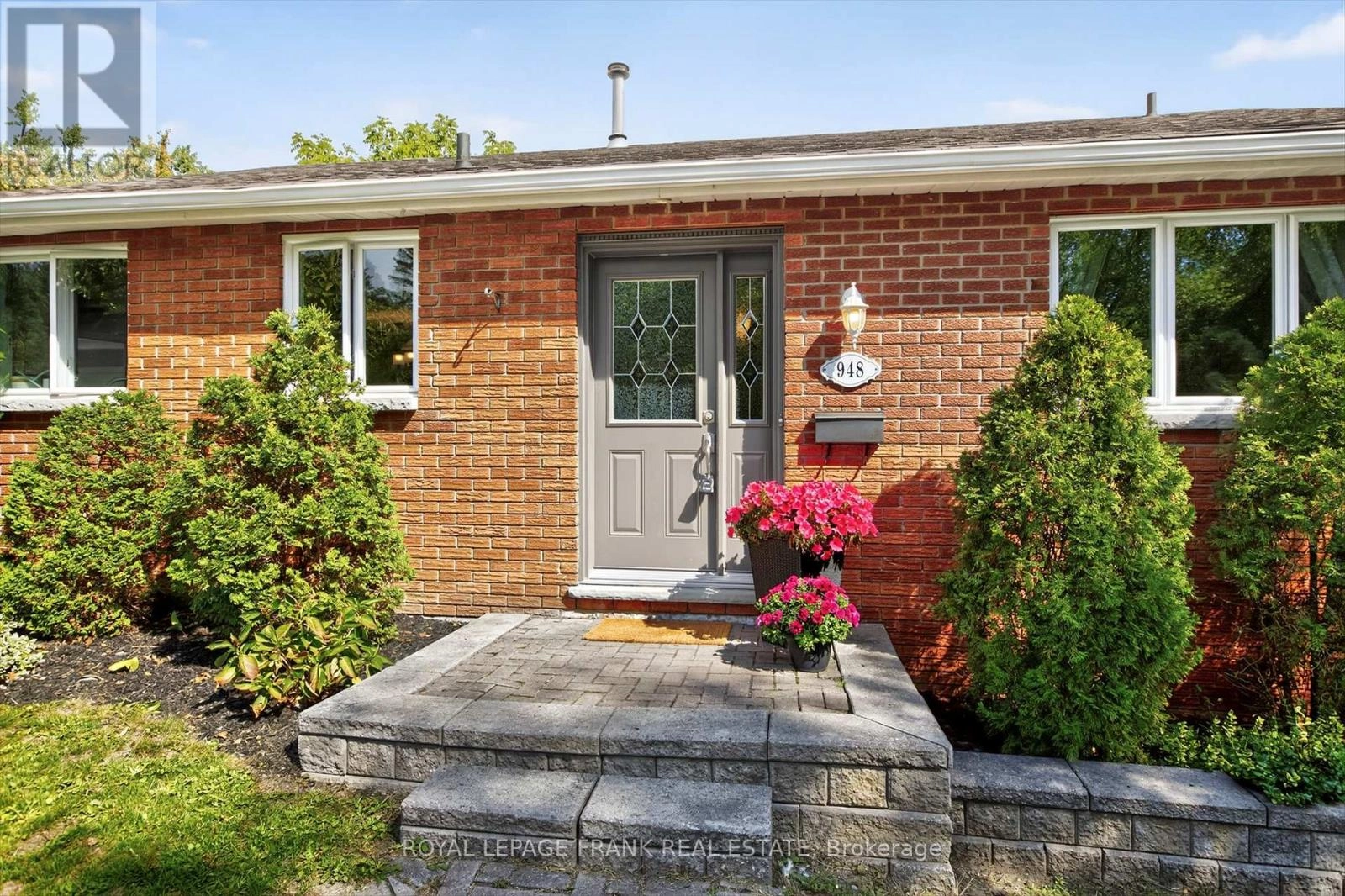 948 Golfview Road, Peterborough, Ontario  K9J 7W4 - Photo 3 - X12412318