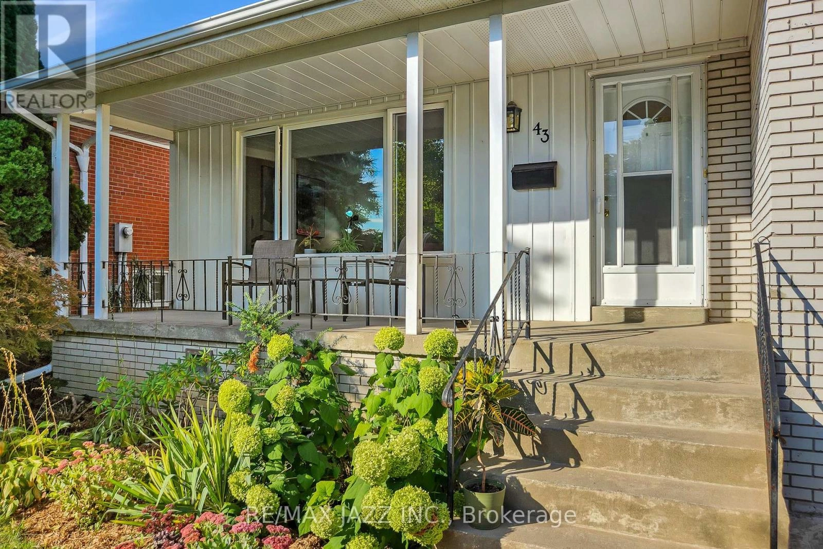 43 Kingsborough Crescent, Toronto, Ontario  M9R 2T8 - Photo 2 - W12412742