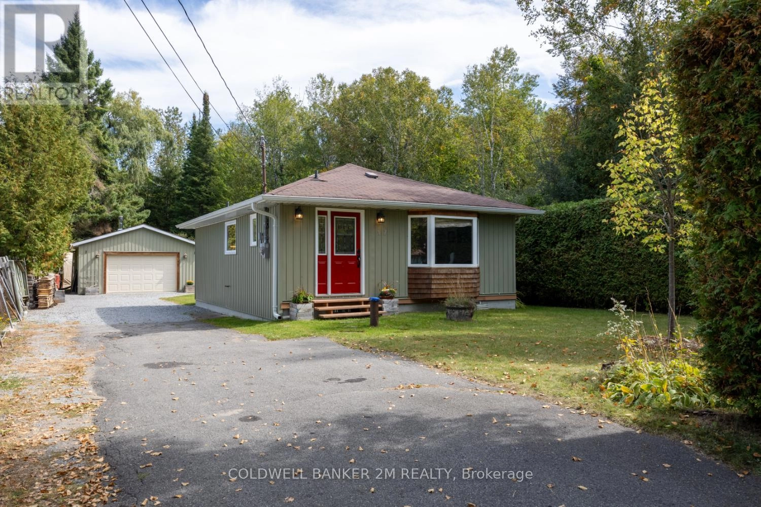 17 Lindell Road, Georgina, Ontario  L0E 1N0 - Photo 1 - N12413578