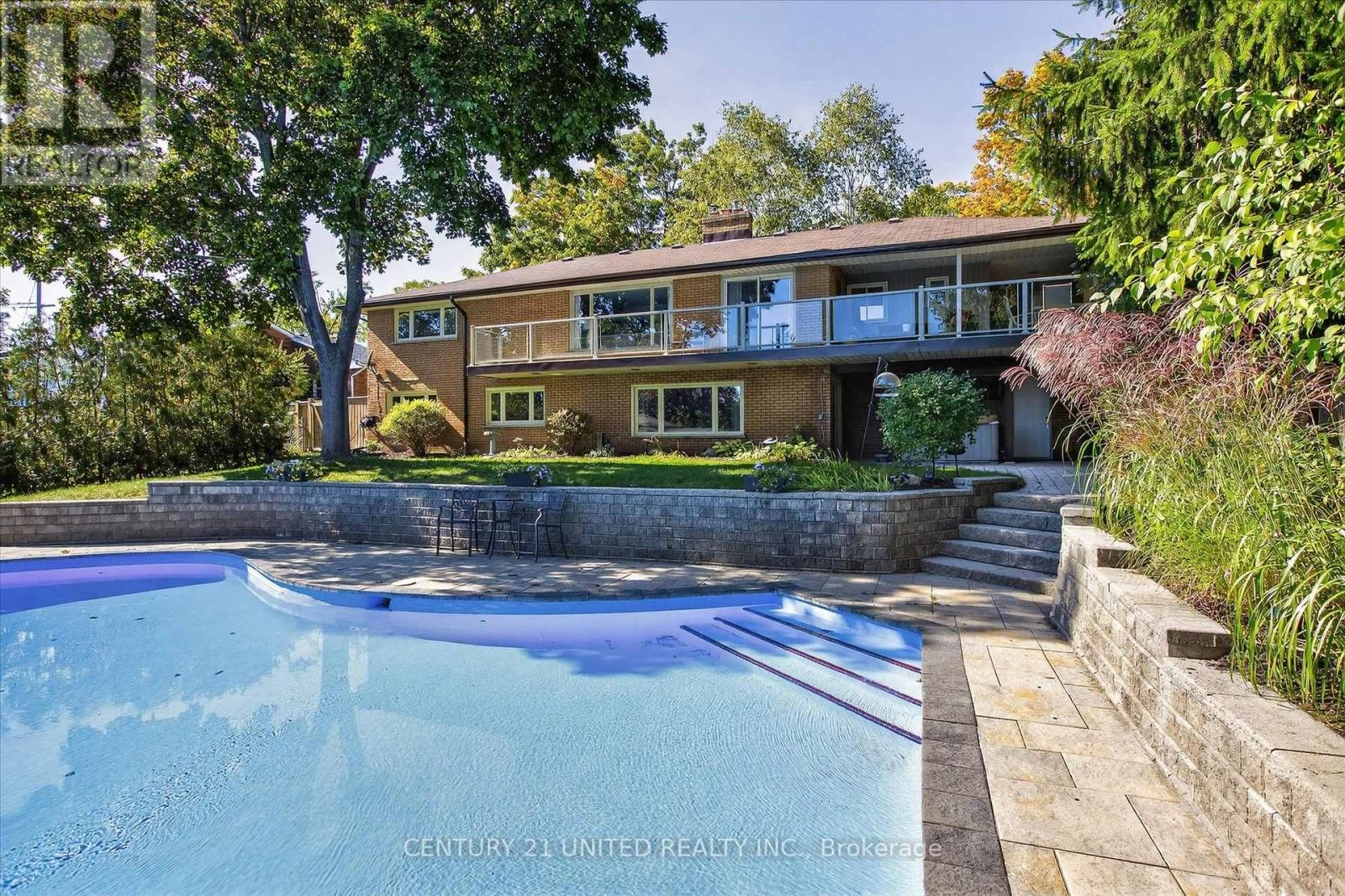8 Oakwood Crescent, Peterborough, Ontario  K9J 1N3 - Photo 1 - X12413641