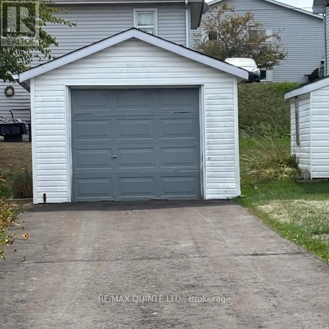 109 George Street, Quinte West, Ontario  K8V 1R9 - Photo 3 - X12413818