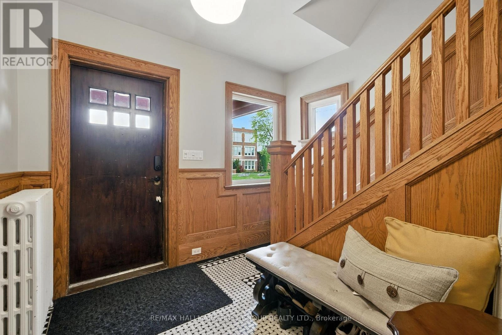Main/second Floor - 622 Simcoe Street N, Oshawa, Ontario  L1G 4V4 - Photo 3 - E12403573