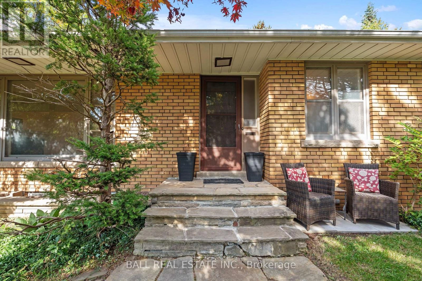 1431 Lochlin Trail, Mississauga, Ontario  L5G 3V5 - Photo 2 - W12414526