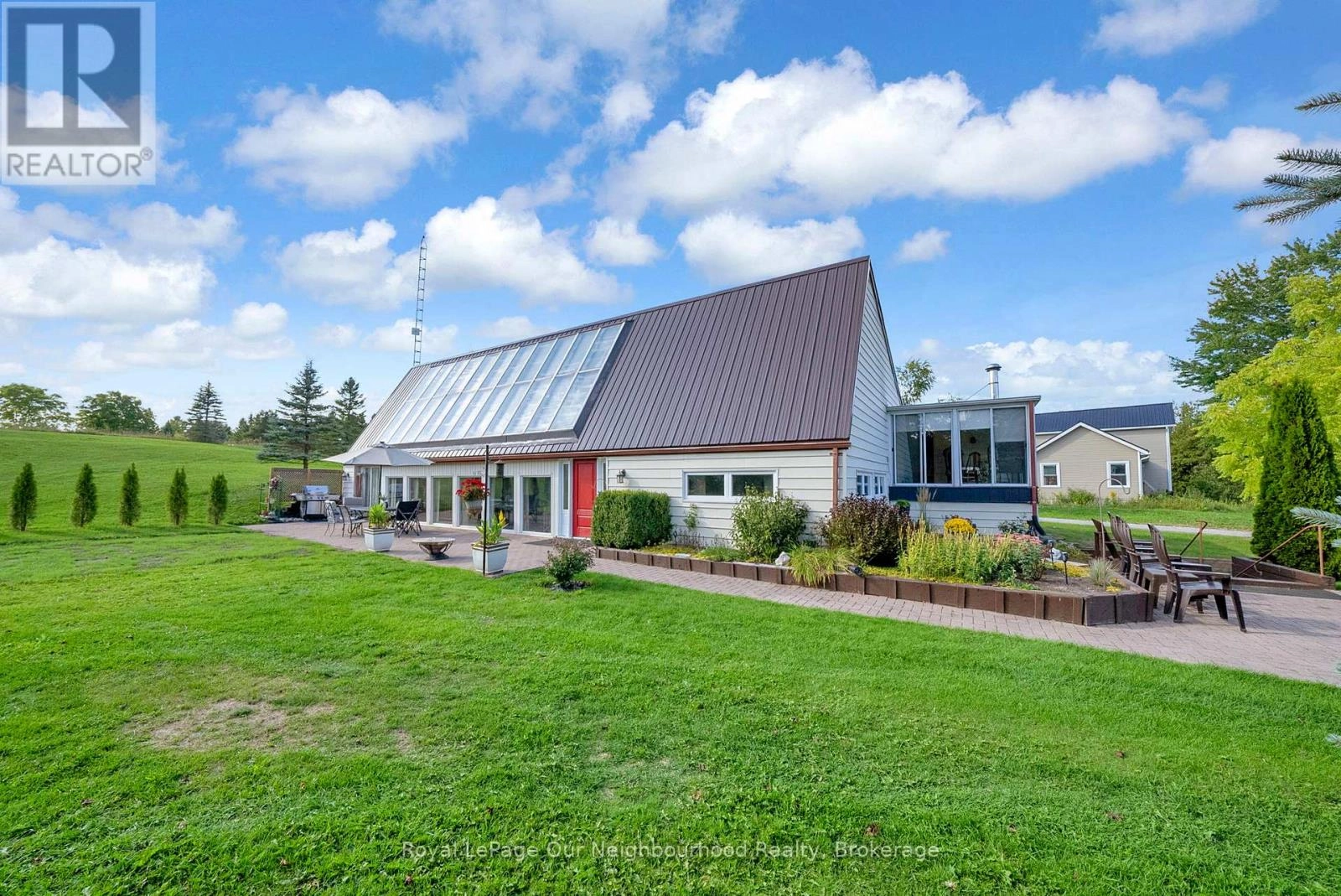 9 Columbus Street S, Kawartha Lakes, Ontario  K9V 0J9 - Photo 2 - X12415248