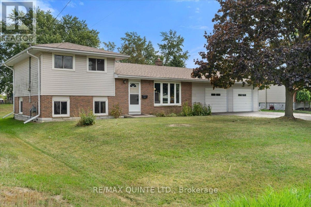 318 Montrose Road, Quinte West, Ontario  K8R 1A9 - Photo 1 - X12415420