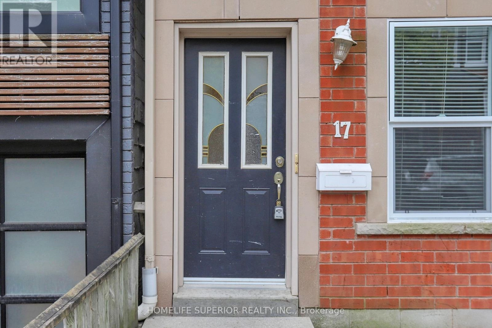 17 Mitchell Avenue, Toronto, Ontario  M6J 1C1 - Photo 3 - C12415752