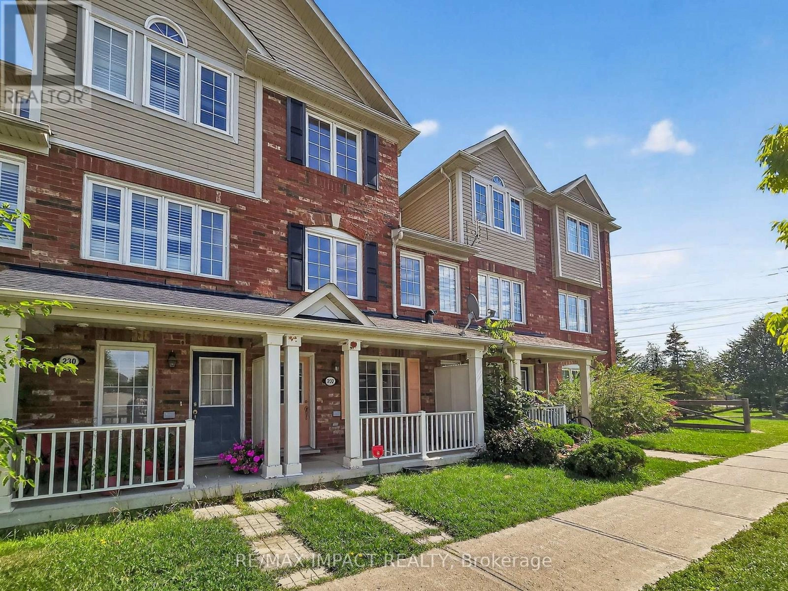 232 Rouge River Drive, Toronto, Ontario  M1B 0A8 - Photo 2 - E12416209