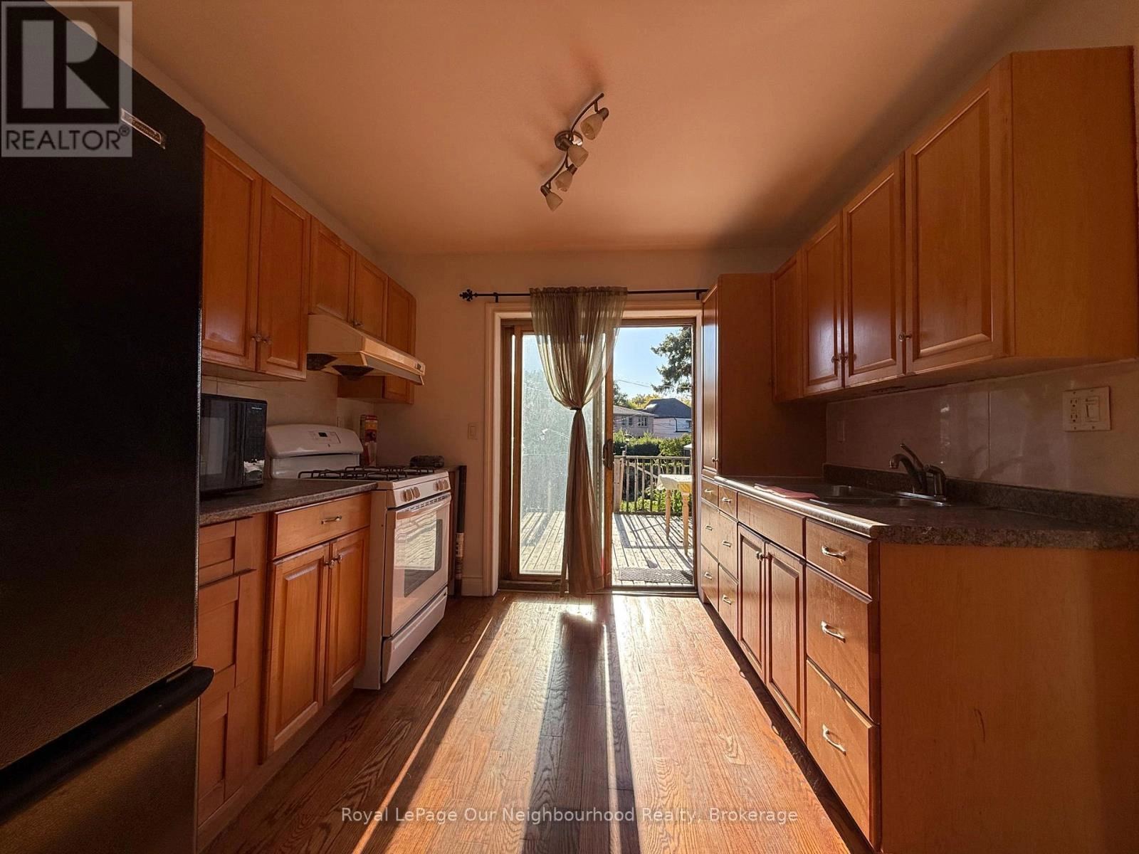 64 Bicknell Avenue, Toronto, Ontario  M6M 4G4 - Photo 3 - W12416712