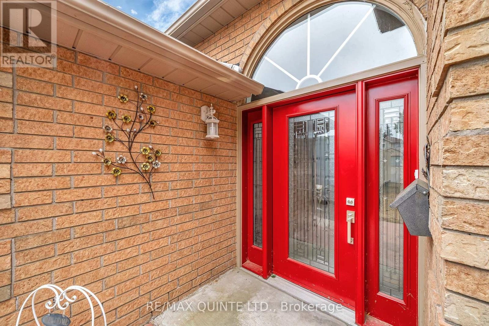 2 Marchmont Place, Belleville, Ontario  K8P 5E4 - Photo 2 - X12416840