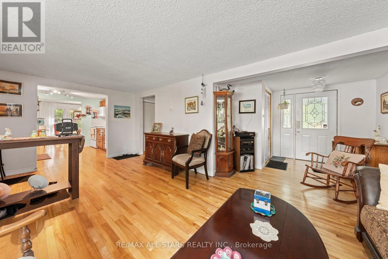 14 Wychwood Drive E, Kawartha Lakes, Ontario  K0M 1N0 - Photo 15 - X12384885