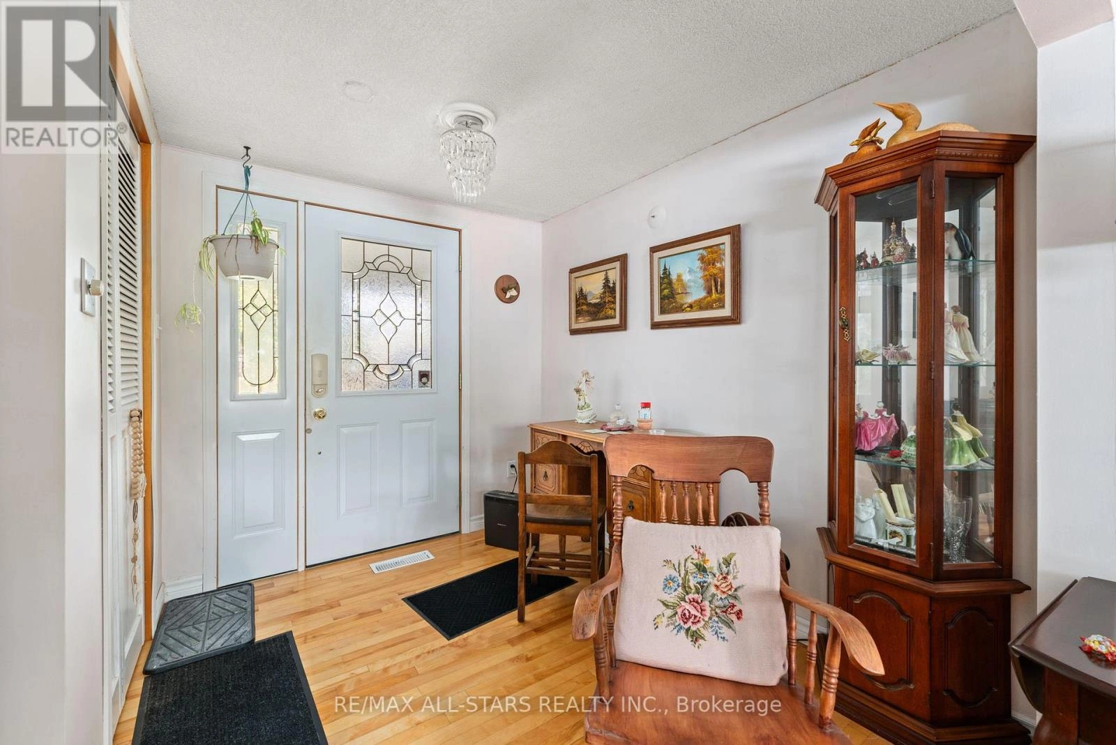 14 Wychwood Drive E, Kawartha Lakes, Ontario  K0M 1N0 - Photo 12 - X12384885