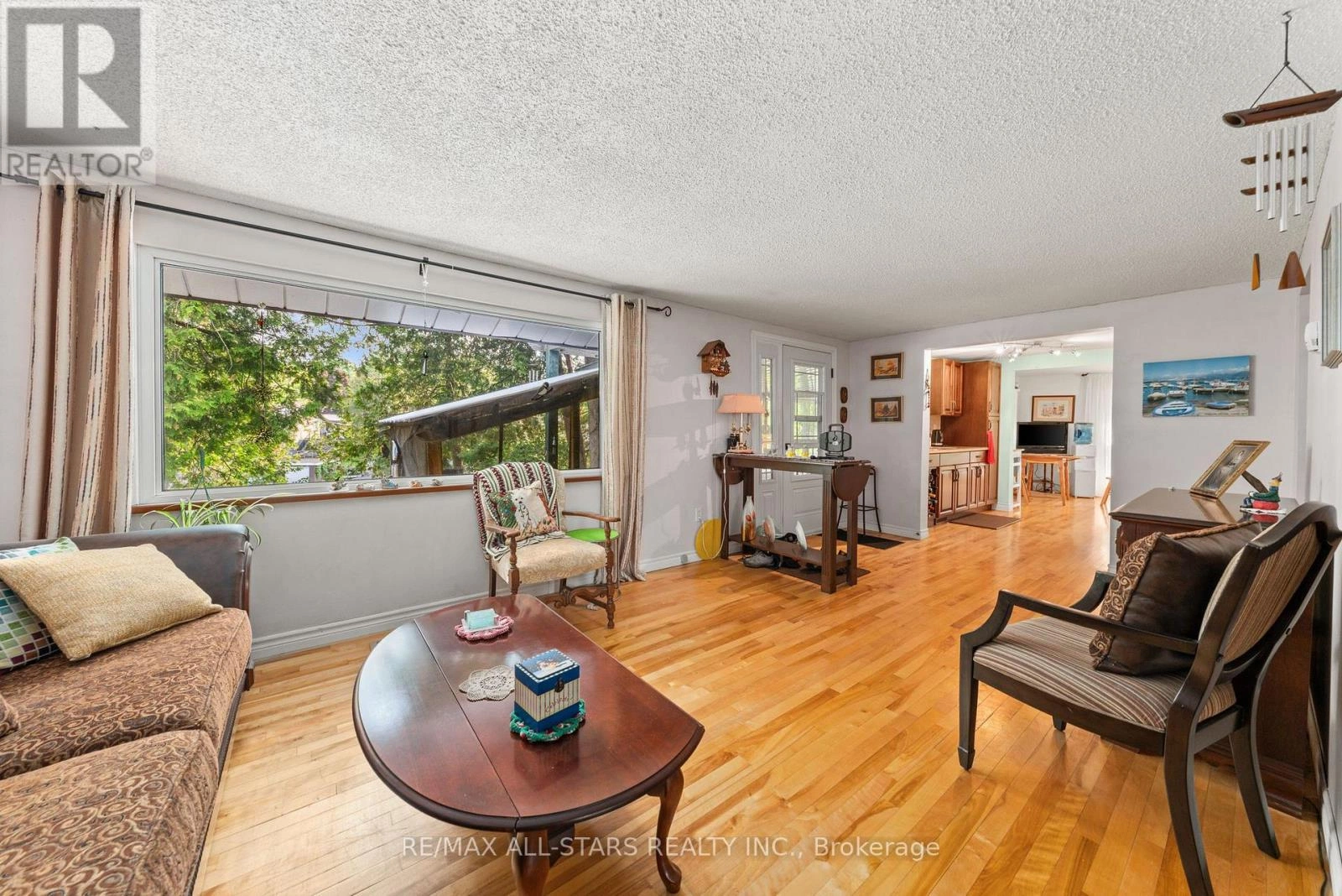 14 Wychwood Drive E, Kawartha Lakes, Ontario  K0M 1N0 - Photo 13 - X12384885