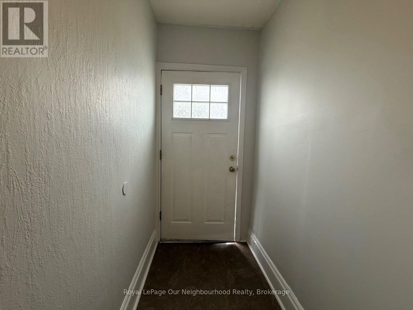 514 Cannon Street E, Hamilton, Ontario  L8L 2E7 - Photo 3 - X12418427