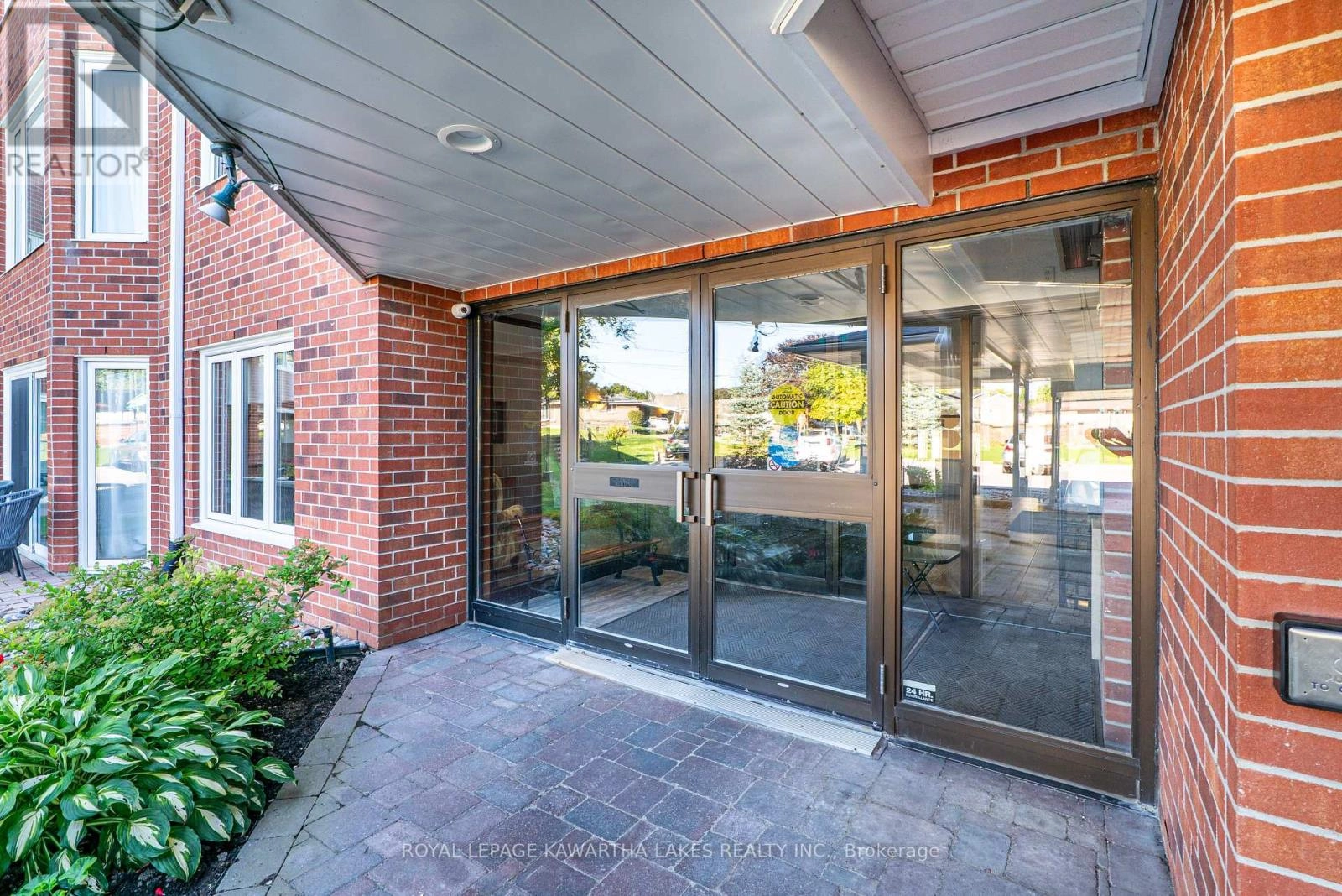 215 - 2 Heritage Way, Kawartha Lakes, Ontario K9V 5P5 - Photo 4 - X12418440