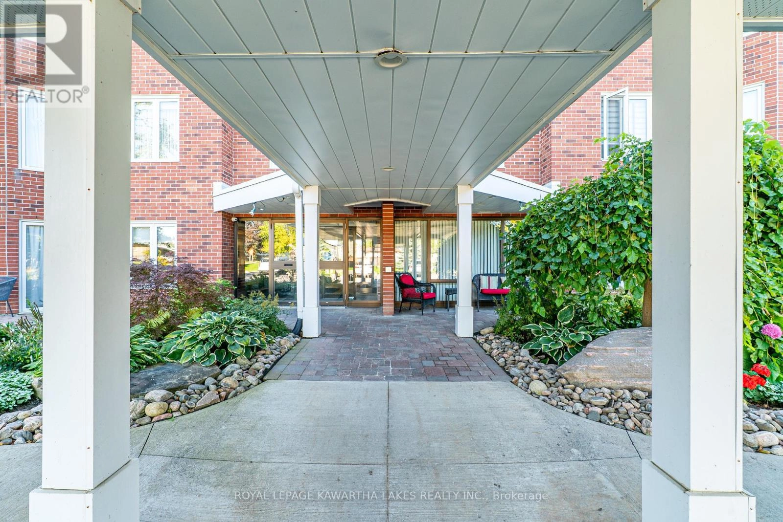 215 - 2 Heritage Way, Kawartha Lakes, Ontario K9V 5P5 - Photo 5 - X12418440