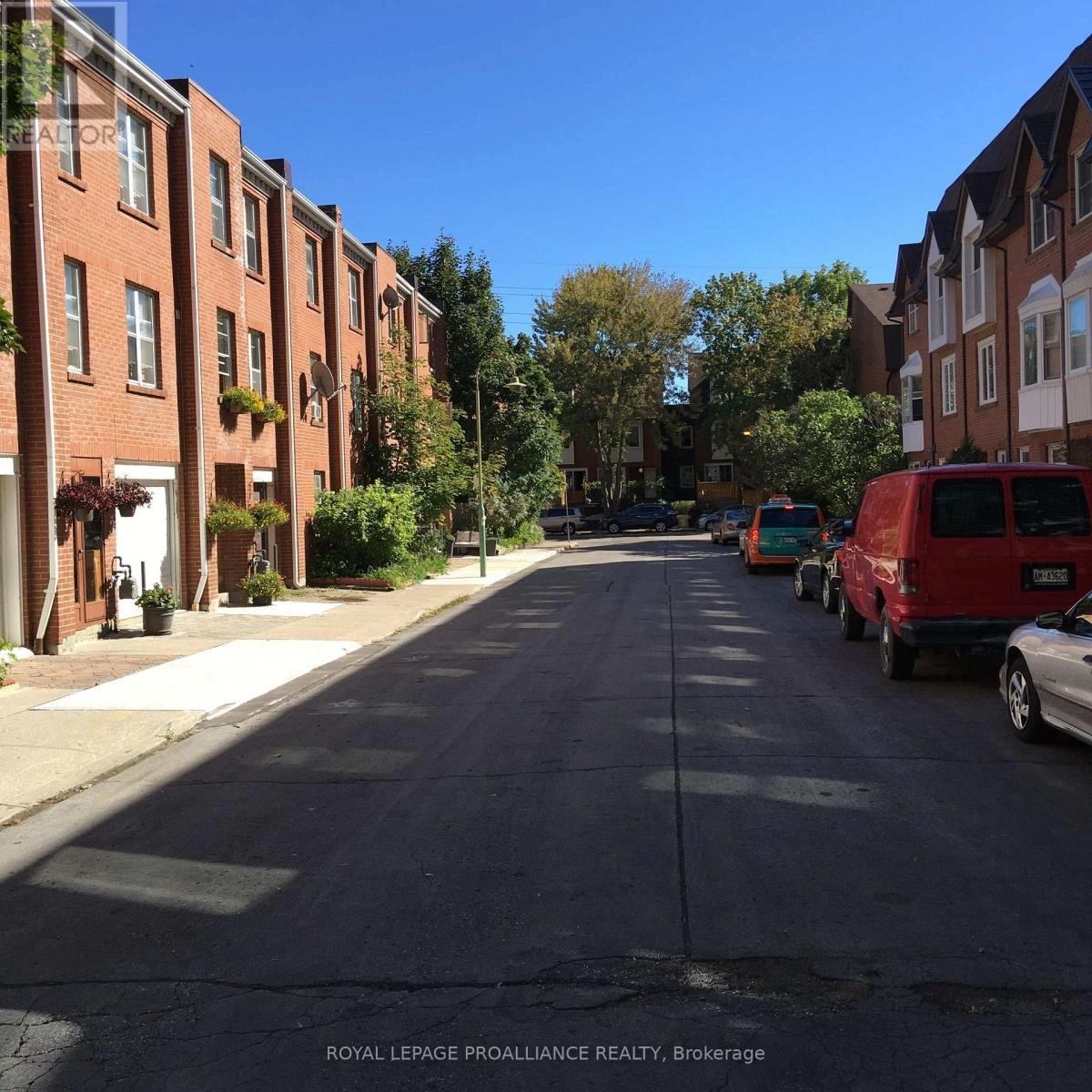 13 Portneuf Court, Toronto, Ontario M5A 4E4 - Photo 2 - C12419259