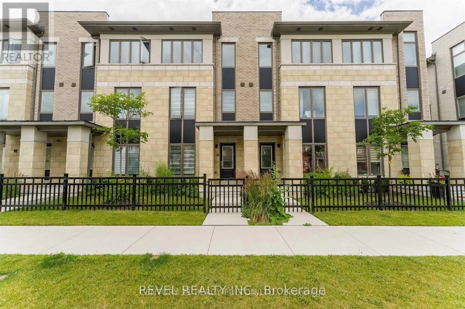 21 Donald Fleming Way, Whitby, Ontario  L1R 0N8 - Photo 1 - E12420043