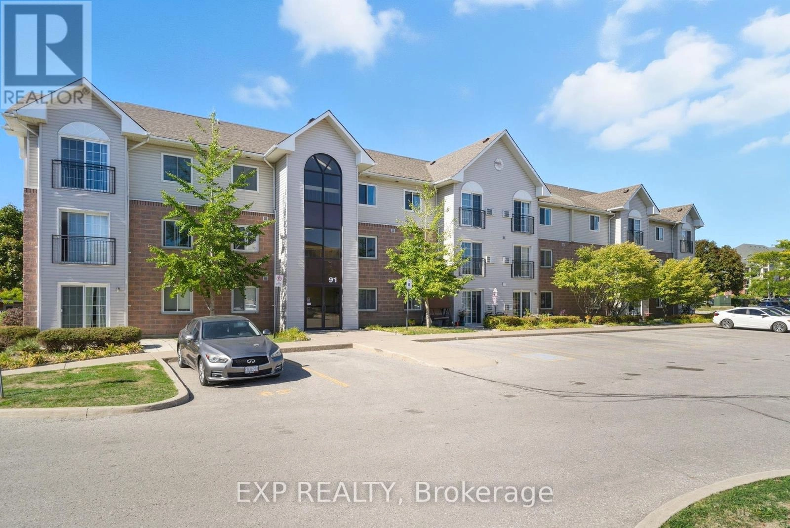 202 - 91 Aspen Springs Drive, Clarington, Ontario  L1C 5J9 - Photo 2 - E12420102