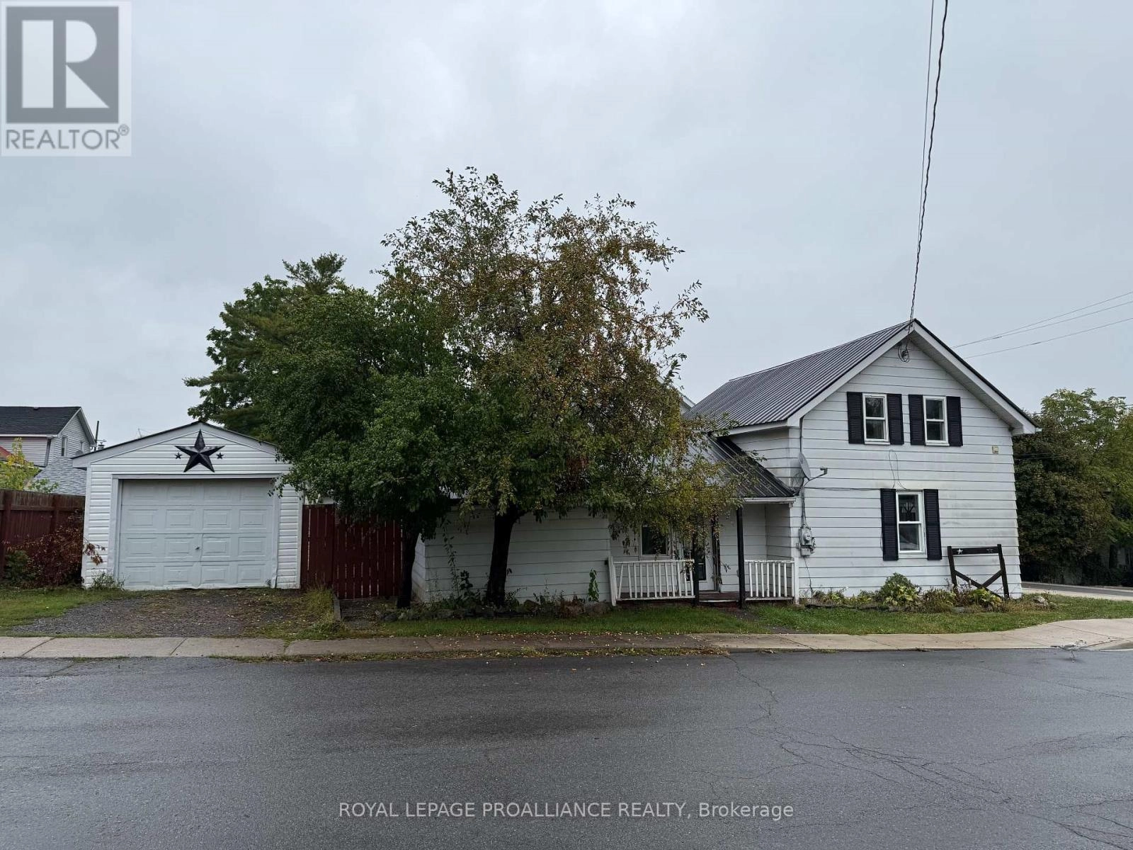 27 Water Street W, Greater Napanee, Ontario  K7R 1V3 - Photo 2 - X12426775