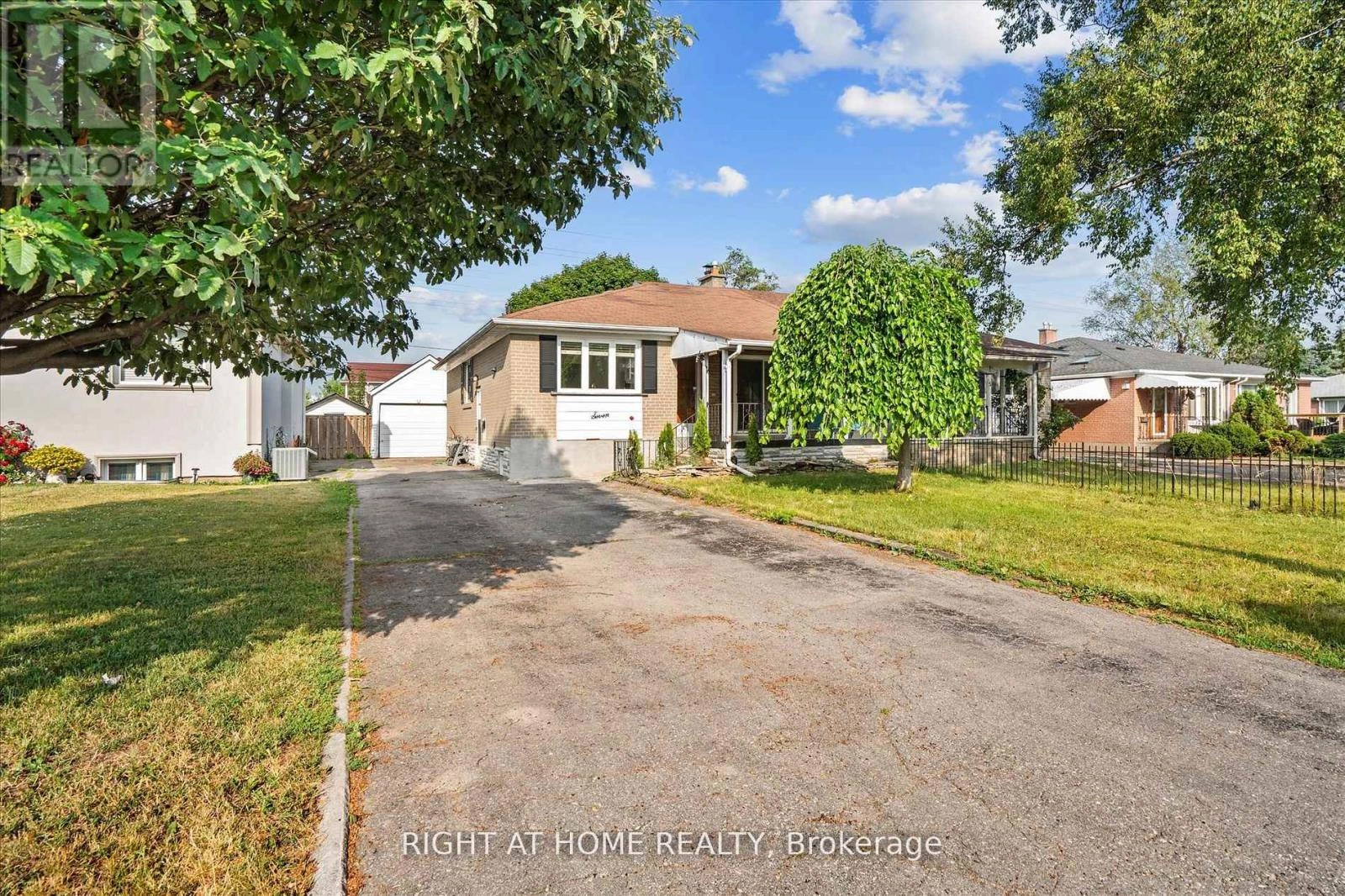 7 Tulloch Drive, Ajax, Ontario  L1S 2S3 - Photo 1 - E12428420