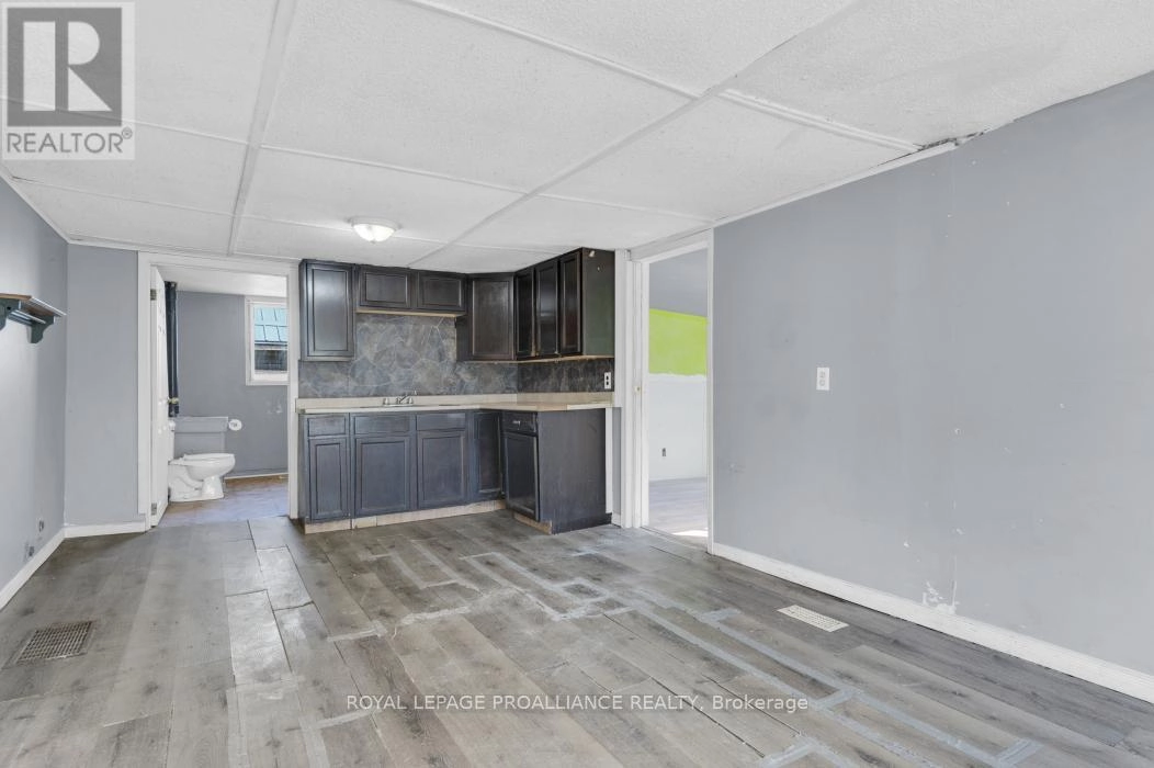 16 Glastonbury Road, Addington Highlands, Ontario  K0H 2G0 - Photo 3 - X12388940