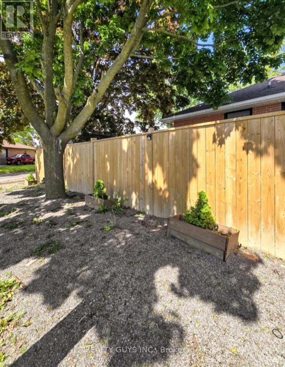 650 Crawford Drive, Peterborough, Ontario  K9J 3W7 - Photo 3 - X12433293