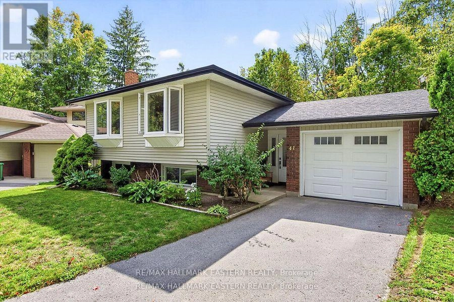 41 Parkview Drive, Peterborough, Ontario  K9H 5M5 - Photo 2 - X12434575