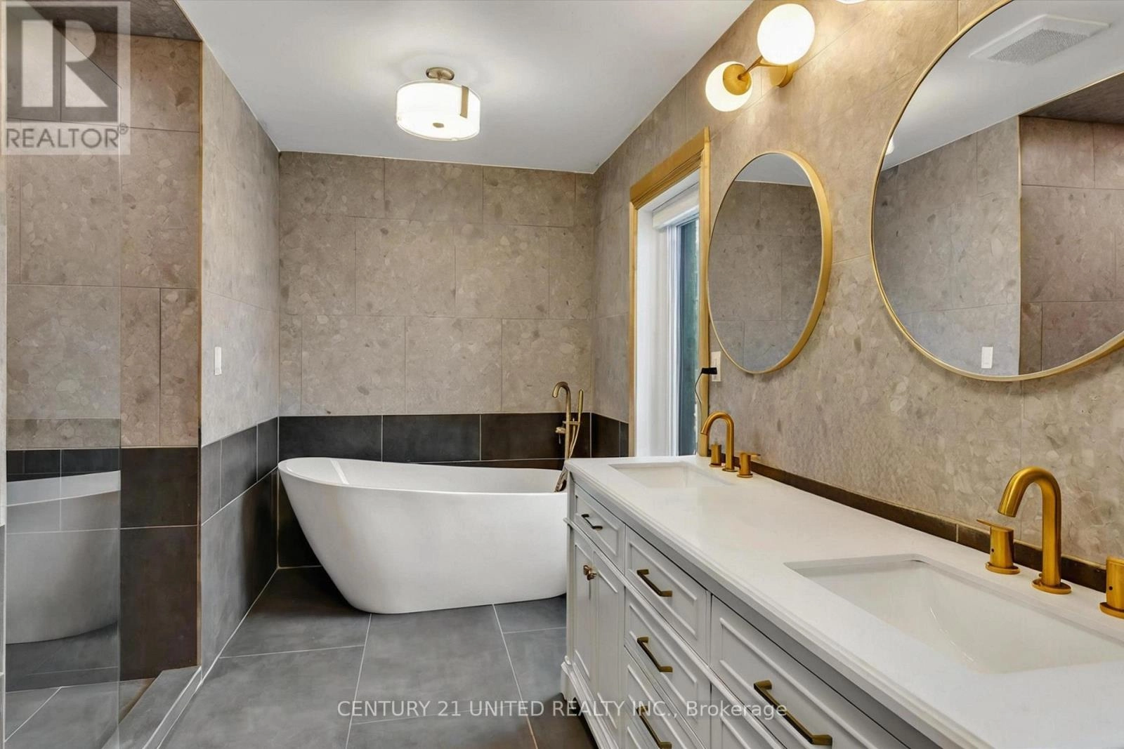 508 Sherbrooke Street, Peterborough, Ontario K9J 2P3 - Photo 13 - X12430327