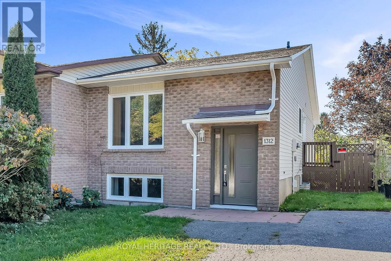 1312 Valley Drive, Oshawa, Ontario  L1J 7J7 - Photo 1 - E12440363