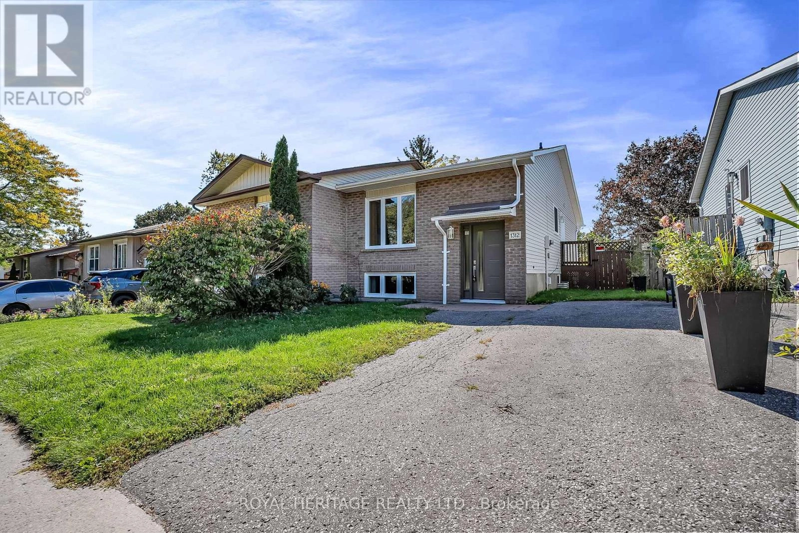 1312 Valley Drive, Oshawa, Ontario  L1J 7J7 - Photo 2 - E12440363