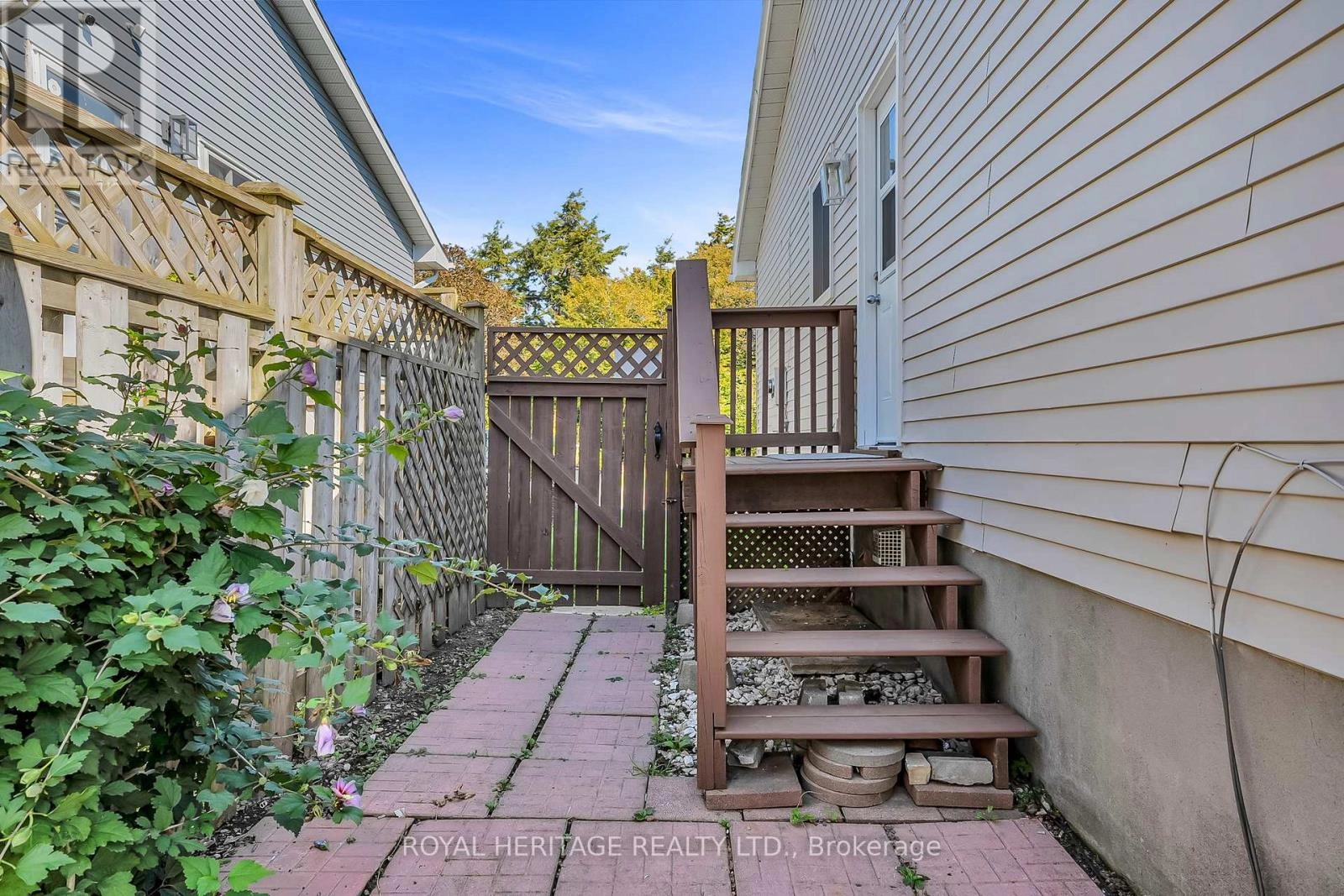 1312 Valley Drive, Oshawa, Ontario  L1J 7J7 - Photo 3 - E12440363