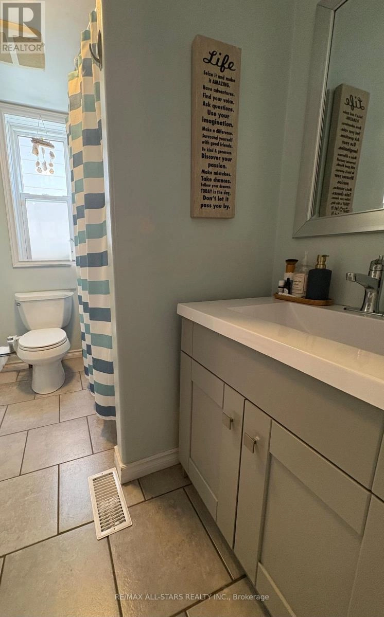 147 Lake Street, Peterborough, Ontario K9J 2H2 - Photo 11 - X12442497