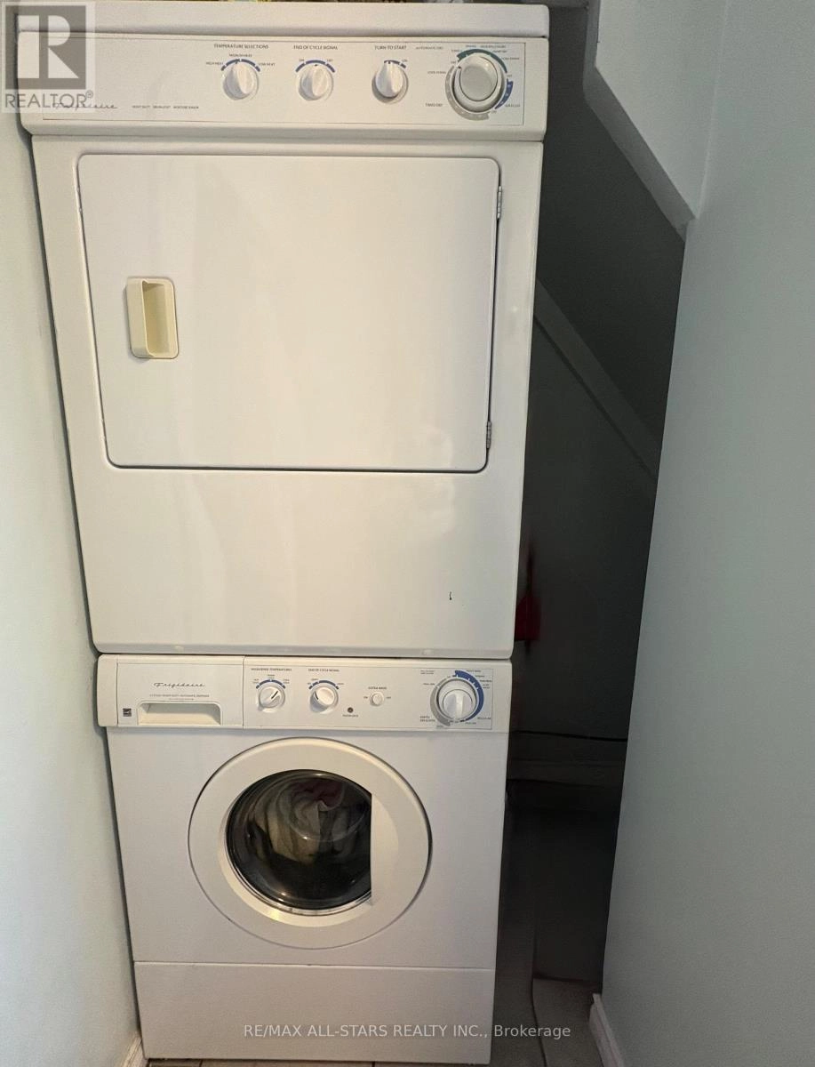 147 Lake Street, Peterborough, Ontario K9J 2H2 - Photo 13 - X12442497