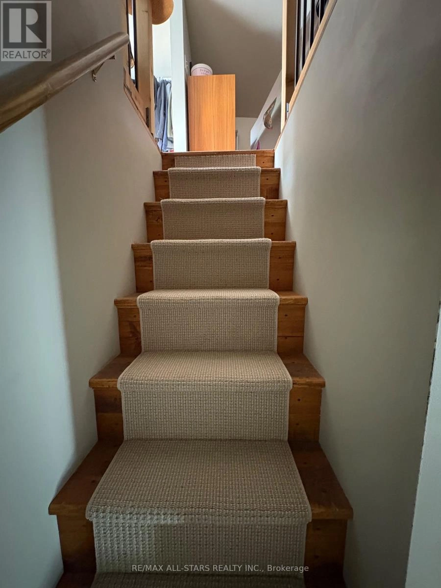 147 Lake Street, Peterborough, Ontario K9J 2H2 - Photo 17 - X12442497