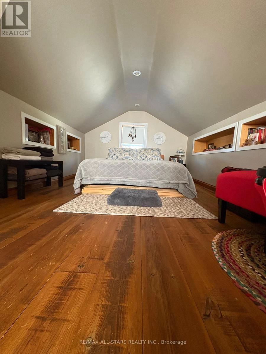 147 Lake Street, Peterborough, Ontario K9J 2H2 - Photo 18 - X12442497