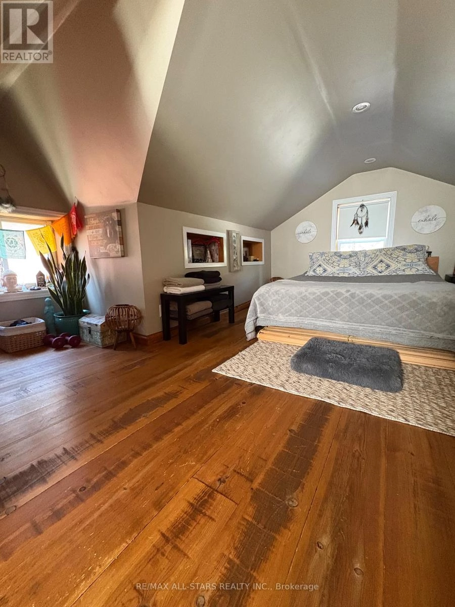 147 Lake Street, Peterborough, Ontario K9J 2H2 - Photo 19 - X12442497