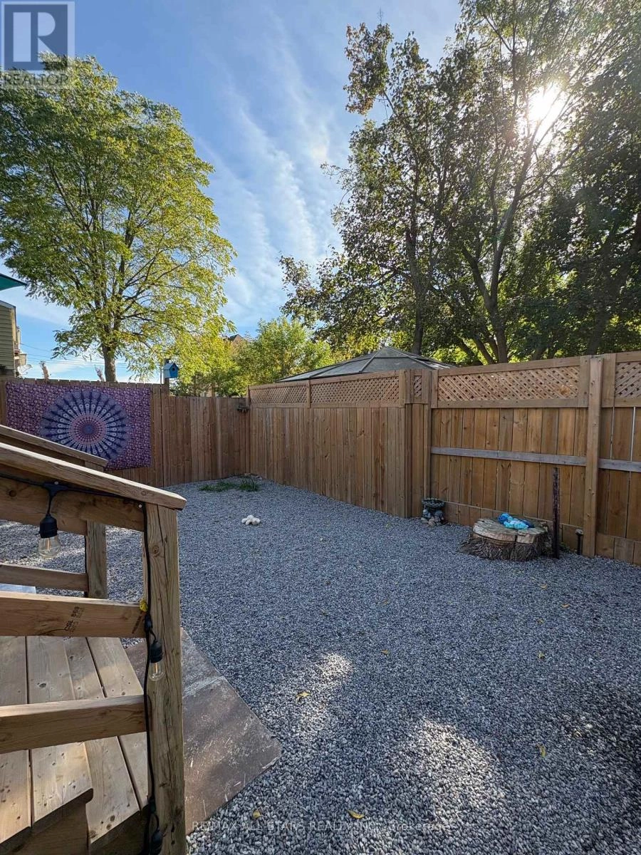 147 Lake Street, Peterborough, Ontario K9J 2H2 - Photo 23 - X12442497