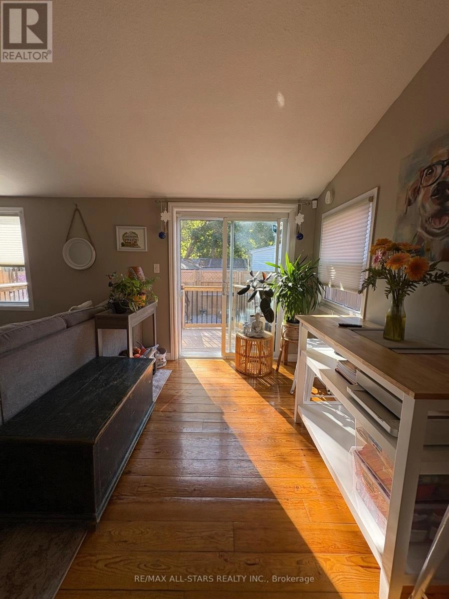 147 Lake Street, Peterborough, Ontario K9J 2H2 - Photo 7 - X12442497