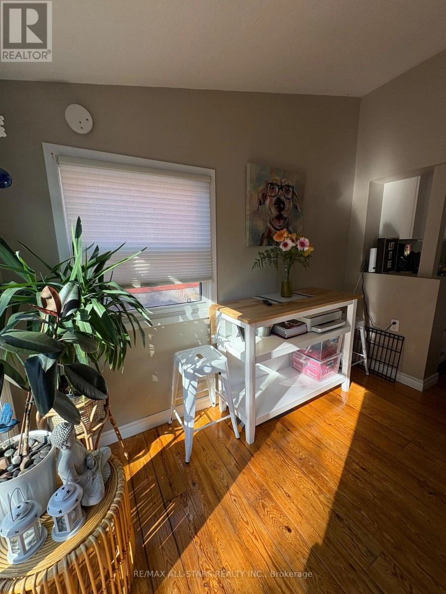 147 Lake Street, Peterborough, Ontario K9J 2H2 - Photo 8 - X12442497