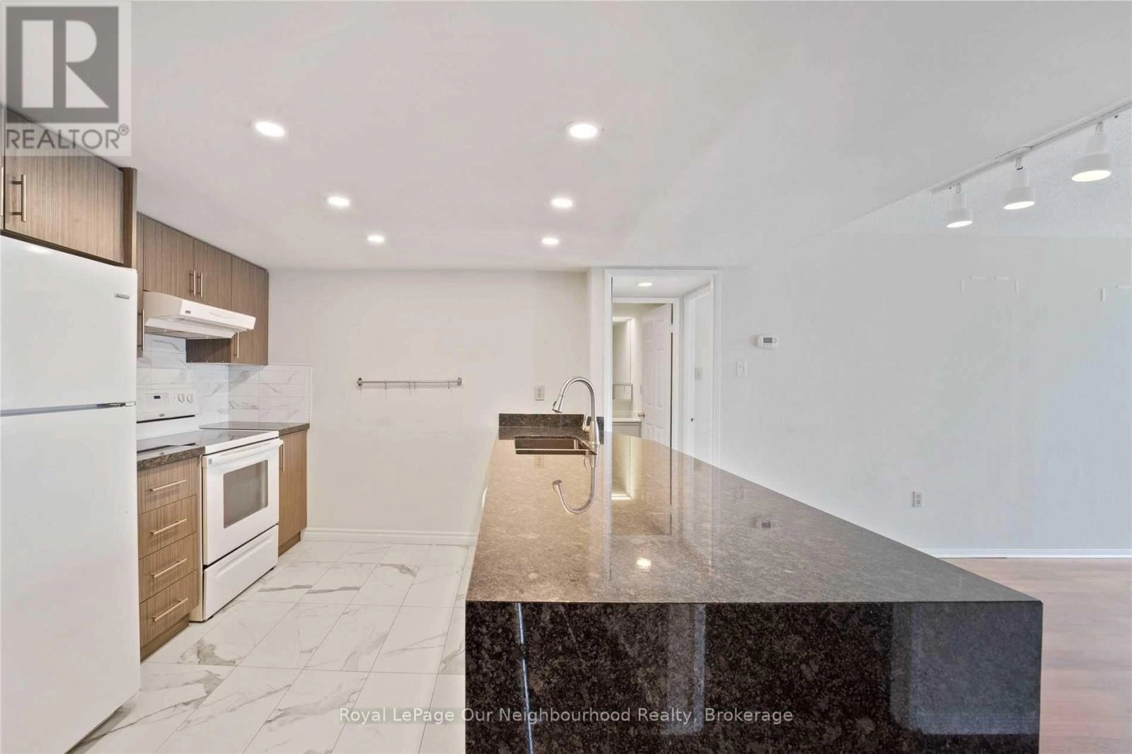 809 - 701 King Street W, Toronto, Ontario  M5V 2W7 - Photo 1 - C12444330