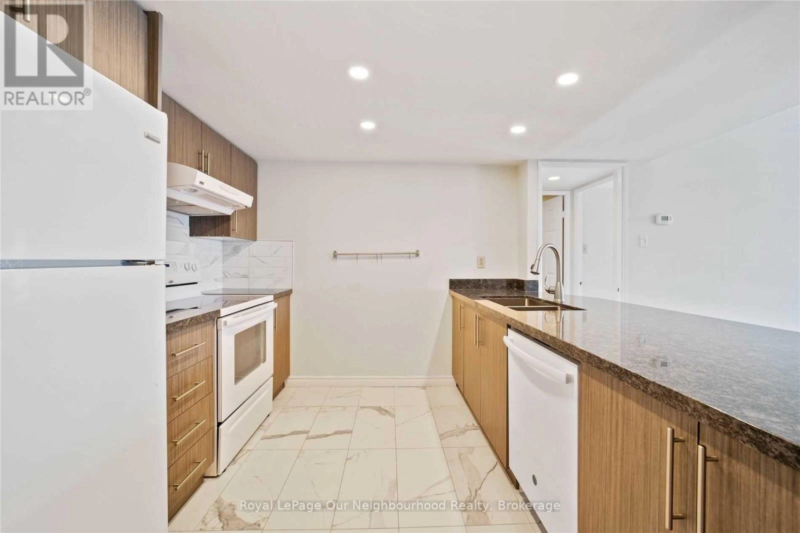 809 - 701 King Street W, Toronto, Ontario  M5V 2W7 - Photo 2 - C12444330