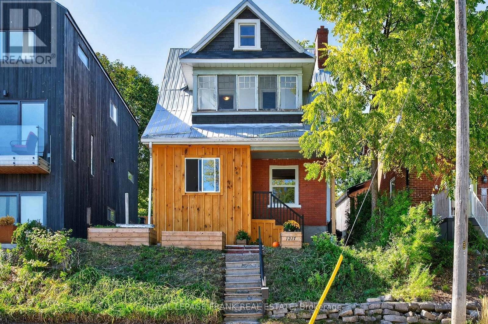 1217 Grandview Avenue, Peterborough, Ontario  K9J 5P7 - Photo 1 - X12444988